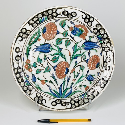 Céramiques, Porcelaines  - Plat en céramique d'Iznik - Turquie ottomane fin du XVIe siècle
