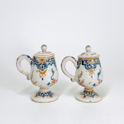 Pair of Delft earthenware mustard pots - Eighteenth century - Porcelain & Faience Style Louis XV