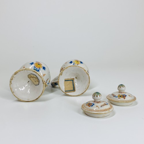 Pair of Delft earthenware mustard pots - Eighteenth century - Louis XV