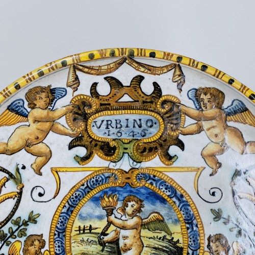 Louis XIII - Deux tazza en majolique d’Urbino du XVIIe siècle (1638 et 1646)