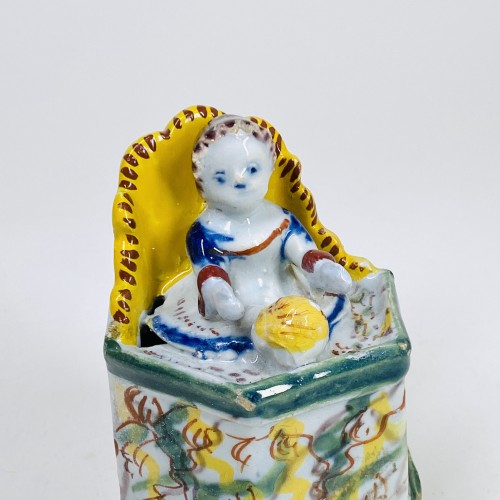 Statuette en faïence de Delft - XVIIIe siècle - Céramiques, Porcelaines Style Louis XV