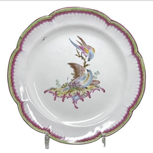Céramiques, Porcelaines  - Aprey - Paire d'assiettes aux oiseaux - XVIIIe siècle