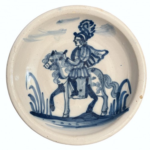 Two earthenware dishes decorated with horsemen Northern France 18th century - Porcelain & Faience Style Louis XV