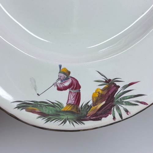 18th century - Strasbourg earthenware dish with Chinese figures (Joseph Hannong) - Eightee