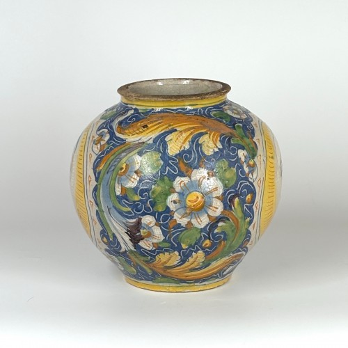 Venetian Majolica Ball Vase - Sixteenth Century - 