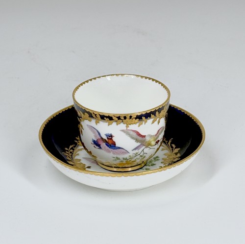 Tasse en porcelaine de Sèvres du XVIIIe siècle - Céramiques, Porcelaines Style Louis XV