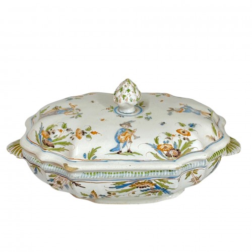 Terrine en faïence de Lyon  vers 1750