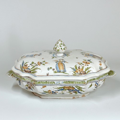 Lyon Faience Tureen Circa 1750 - Porcelain & Faience Style Louis XV
