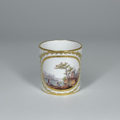 Céramiques, Porcelaines  - Tasse litron en porcelaine de Sèvres du XVIIIe siècle