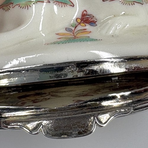 Tabatière en porcelaine de Saint-Cloud du XVIIIe siècle - Régence