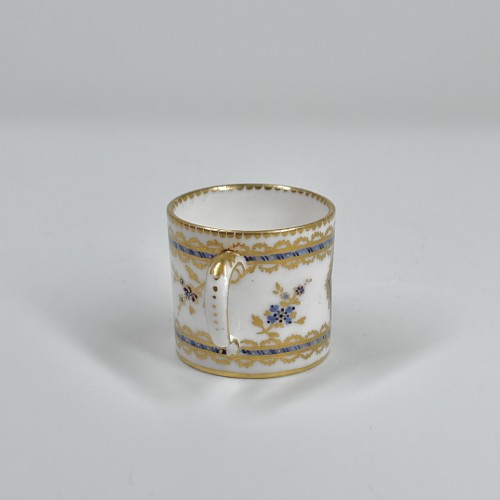 Louis XVI - Petite tasse en porcelaine de Sèvres du XVIIIe siècle