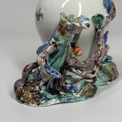 Chantilly soft-paste porcelain vase Circa 1735–1745 - 