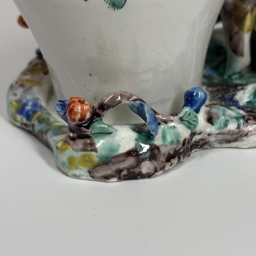 18th century - Chantilly soft-paste porcelain vase Circa 1735–1745