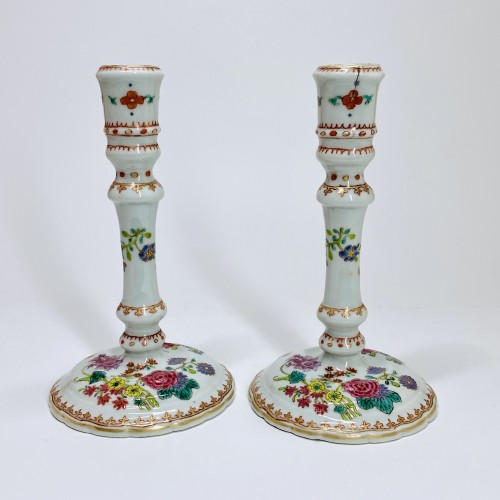 18th century - 74 / 5000 Résultats de traduction Pair of East India Company candlesticks, 