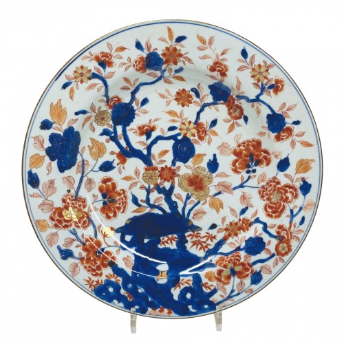 Large Chinese porcelain dish with Imari decoration - Eighteenth century