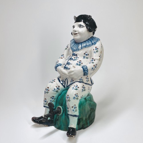 Céramiques, Porcelaines  - Fontaine en faïence de Bruxelles figurant un personnage assis - XVIIIe siècle