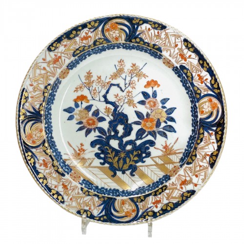 Japan - Porcelain dish with Imari decoration - Early eighteenth century