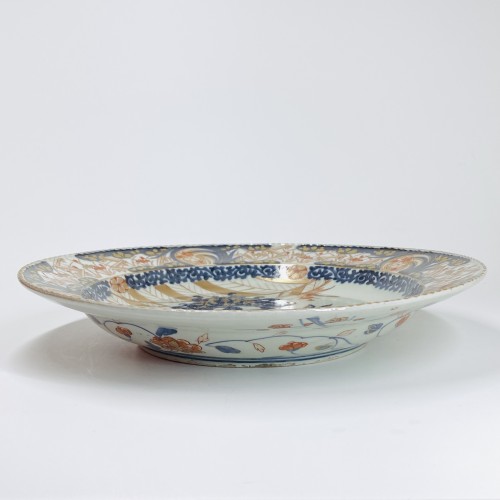 Japon - Plat en porcelaine à décor Imari - Début du XVIIIe siècle - Bils Céramiques