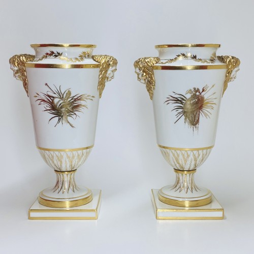 Pair of Lille porcelain vases with grisaille decoration - 18th century - Porcelain & Faience Style Directoire