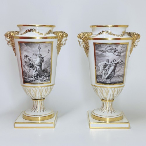 Pair of Lille porcelain vases with grisaille decoration - 18th century - Directoire