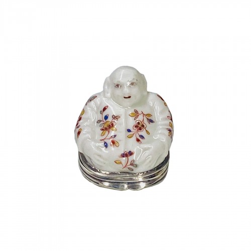 Boîte couverte figurant un Bouddha - Porcelaine tendre de Saint-Cloud XVIIIe siècle