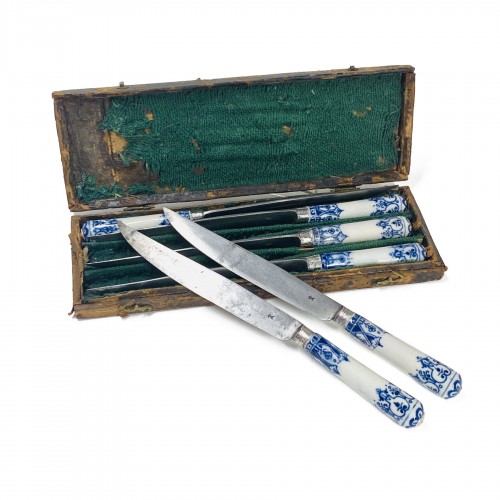 Box of six Saint-Cloud porcelain knives - eighteenth century