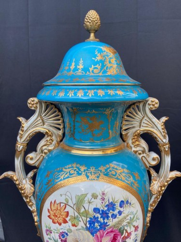  - Paire de grands vases en porcelaine, 20e siècle