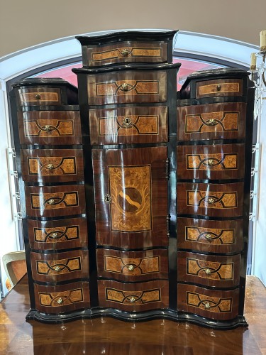 Mobilier Cabinet & Coffre - Grand cabinet deux corps en bois de placage, Allemagne XVIIIe siècle