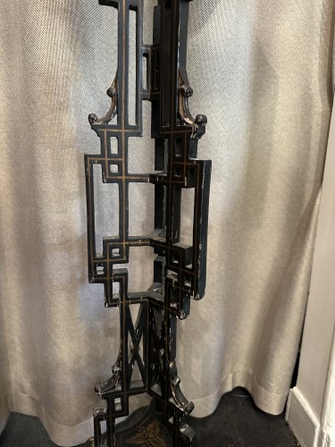  - Paire de sellettes laquées noire et or, Angleterre XIXe siècle