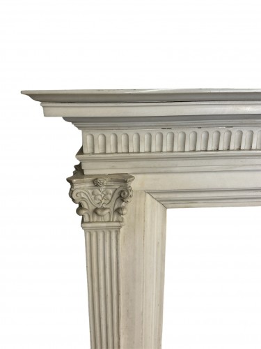 XIXe siècle - Très grande paire de cheminées en marbre blanc de Carrare, vers 1830