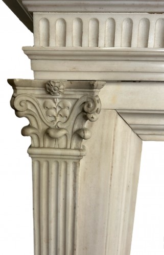  - Très grande paire de cheminées en marbre blanc de Carrare, vers 1830