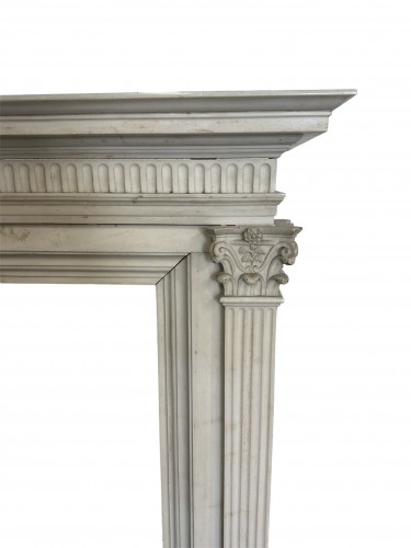 Antiquités - Très grande paire de cheminées en marbre blanc de Carrare, vers 1830