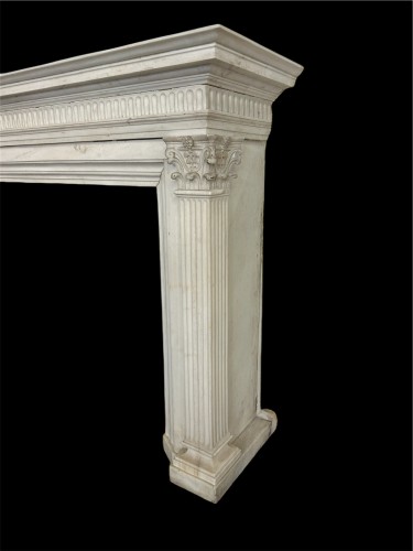Matériaux & Architecture  - Grande cheminée en marbre de Carrare, vers 1830