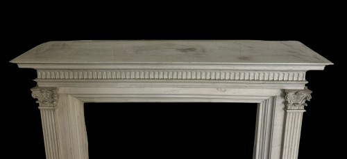 XIXe siècle - Grande cheminée en marbre de Carrare, vers 1830