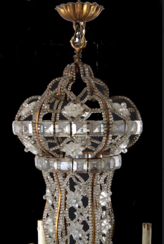 XIXe siècle - Paire de lustres du XIXe siècle à 12 lumières en fer doré et pampilles