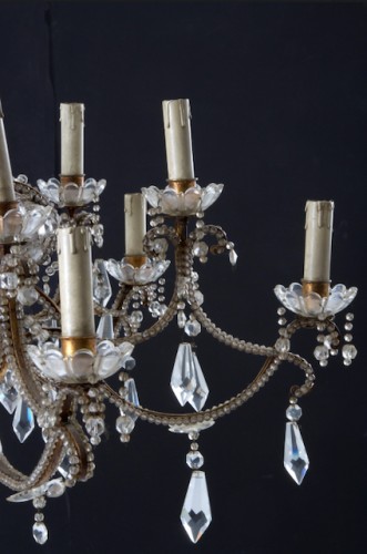 Antiquités - Paire de lustres du XIXe siècle à 12 lumières en fer doré et pampilles