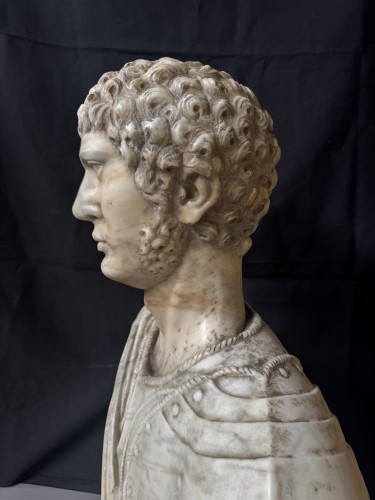Antiquités - Buste d'Empereur Romain en marbre, époque XVIIe siècle