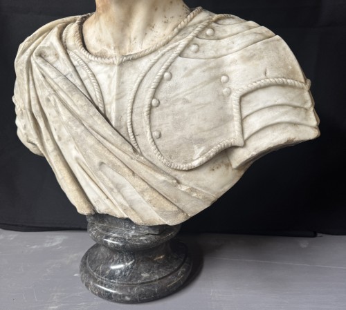 Antiquités - Buste d'Empereur Romain en marbre, époque XVIIe siècle