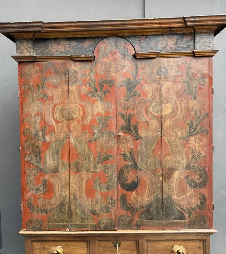 XVIIIe siècle - Cabinet ou meuble de présentation du XVIIIe siècle en bois laqué et bois naturel 