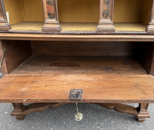 Antiquités - Cabinet ou meuble de présentation du XVIIIe siècle en bois laqué et bois naturel 