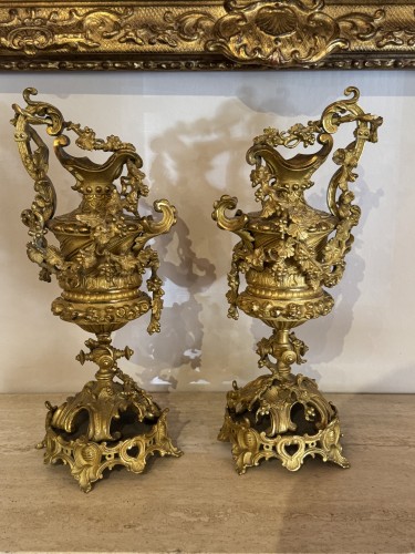 Paire d'aiguières en bronze ciselé et doré, fin XIXe siècle - Objet de décoration Style Napoléon III