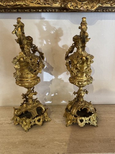 Objet de décoration  - Paire d'aiguières en bronze ciselé et doré, fin XIXe siècle