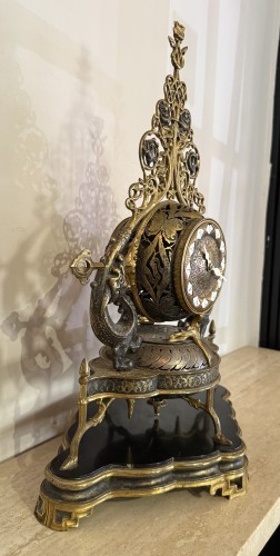 Geoffroy Dechaume & Maximilien Delafontaine - Pendule "Persane" en bronze fin XIXe siècle - Blue Antique - Enzo Gironi 