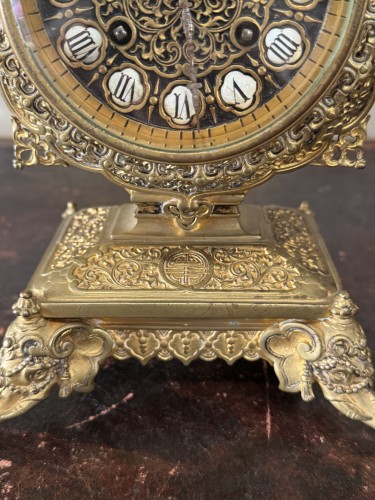 XIXe siècle - Pendule en bronze doré dans le goût du Japon, attribuée à Ferdinand Barbedienne