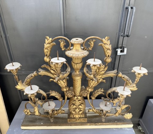Luminaires Bougeoirs et Chandeliers - Paire de candélabres du XVIIIe siècle en bois doré 