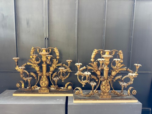 XVIIIe siècle - Paire de candélabres du XVIIIe siècle en bois doré 