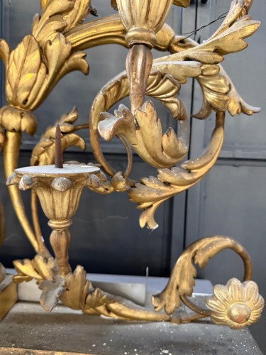 Antiquités - Paire de candélabres du XVIIIe siècle en bois doré 