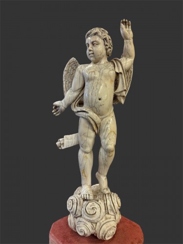 Sculpture  - Angelot en ivoire Indo-portuguais du XVIIe siècle