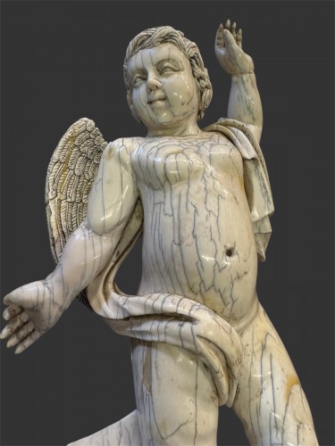 Antiquités - Angelot en ivoire Indo-portuguais du XVIIe siècle