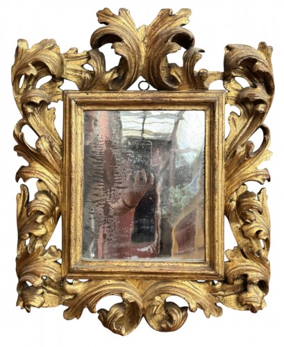 Miroir Italien en bois sculpté et doré, XVIIe siècle